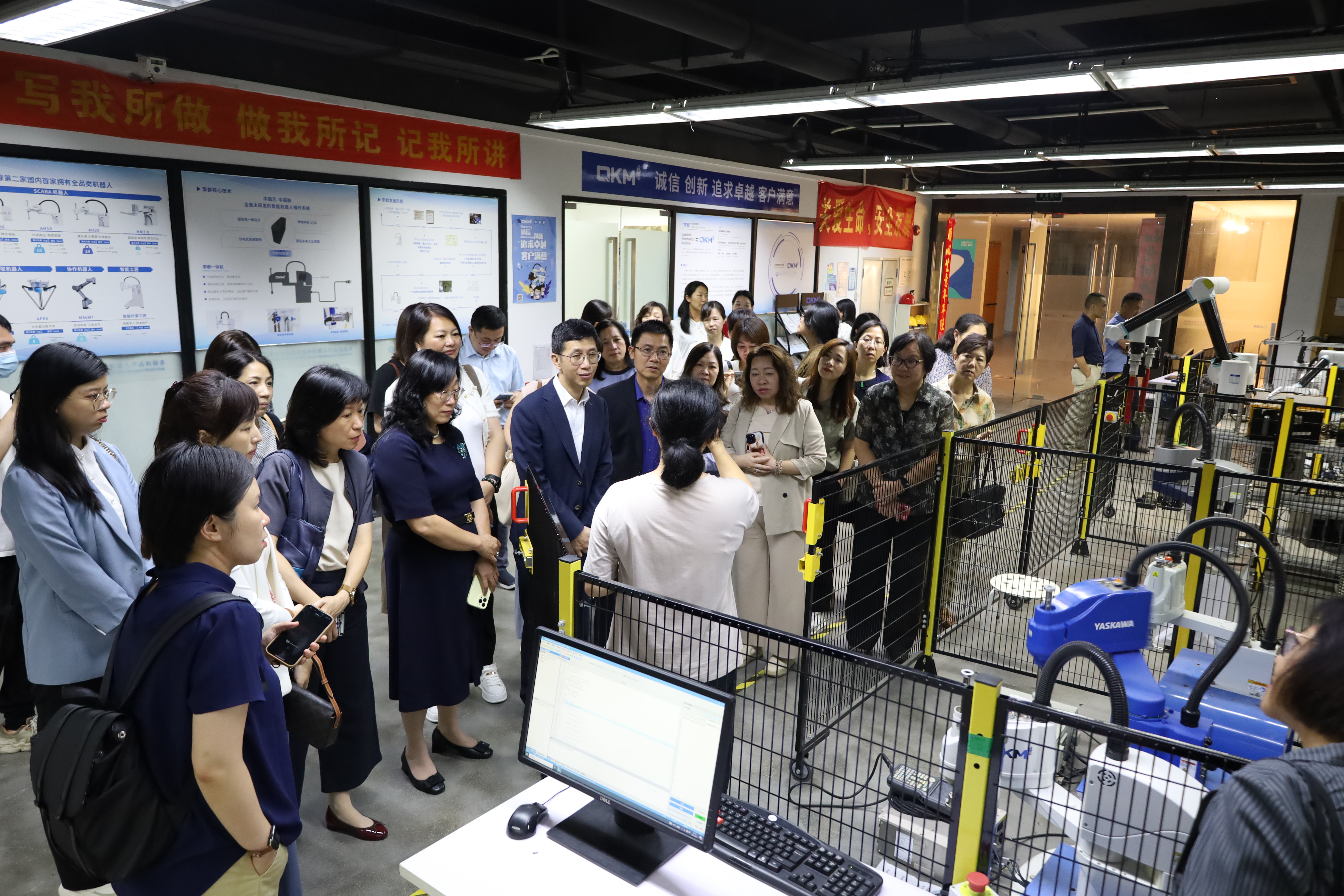 参观李群自动化技术有限公司.JPG