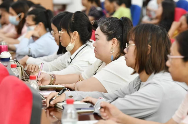 “一村居一家庭教育骨干”培训项目学员认真学习记录.jpg