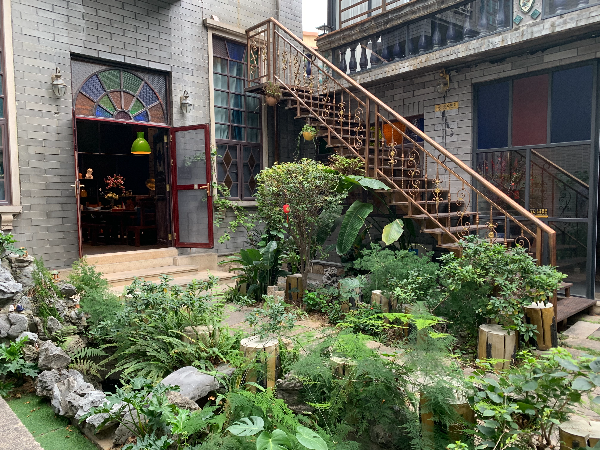 三溪弌方小院：岭南风情的民宿内庭院深深，种满了各类绿植和盆栽，风景如画。 (3).jpg